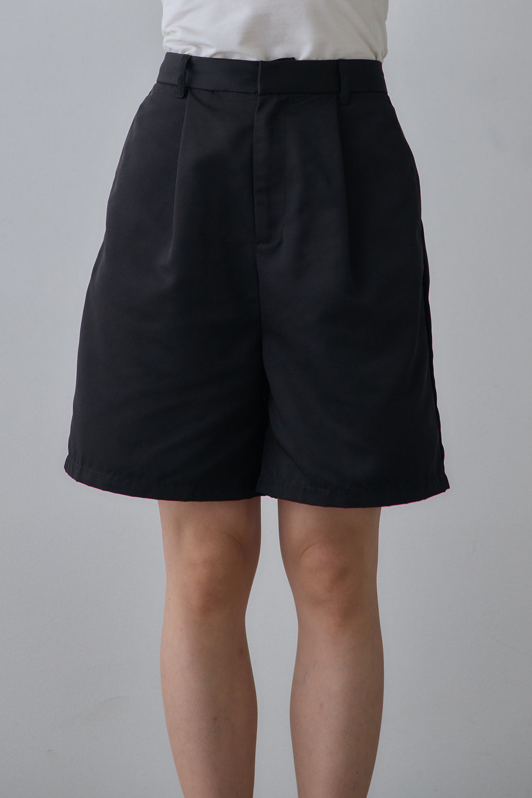 フロントタックセミフレアショートパンツ