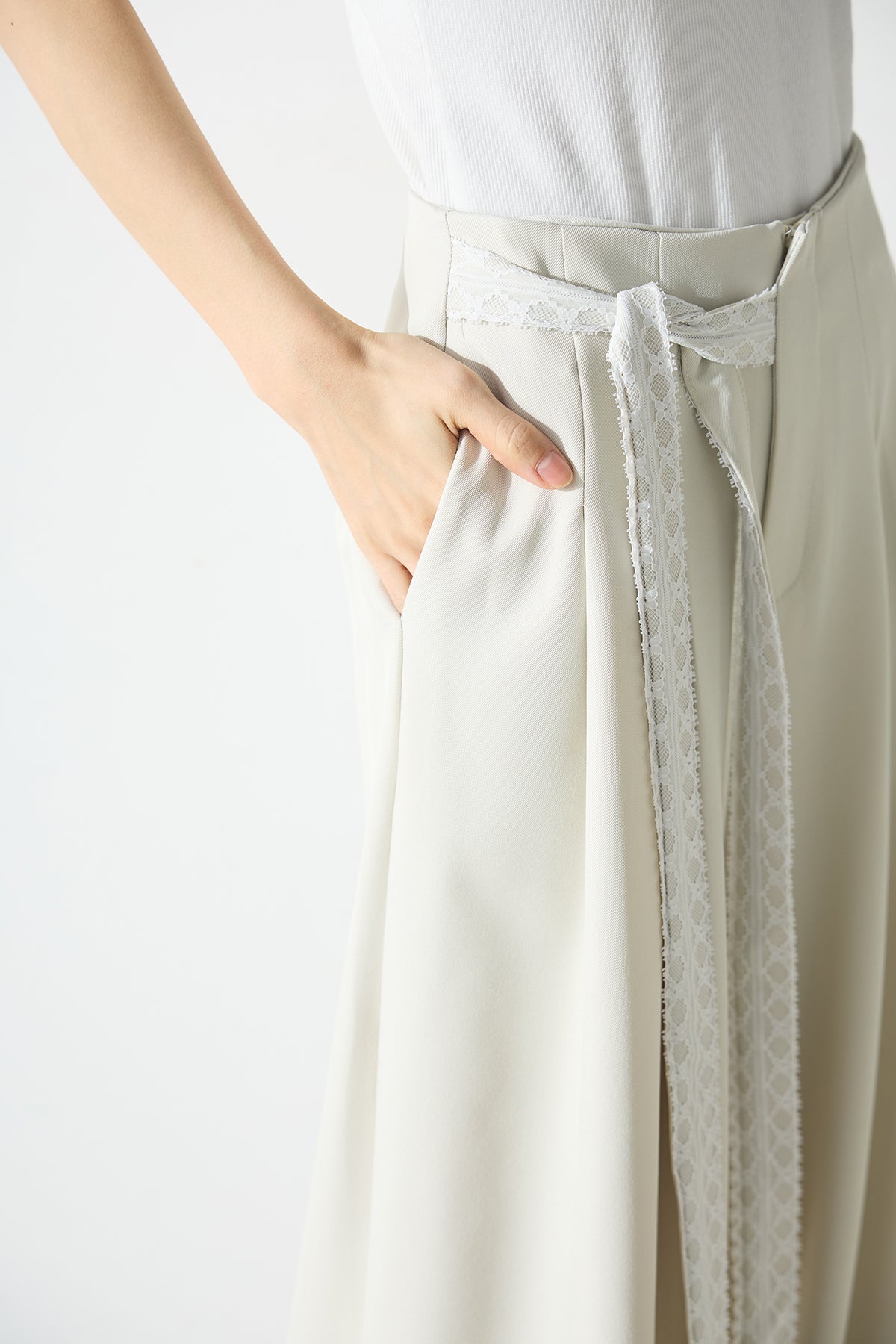 レース紐付きワイドスラックス – ESICA