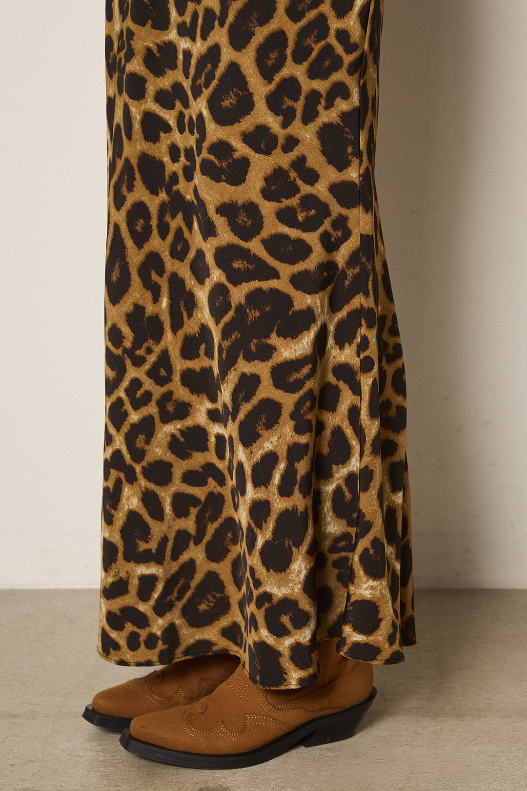 [SET]レザーライクオーバーサイズブルゾン+レオパードサテンナロースカート(2set)