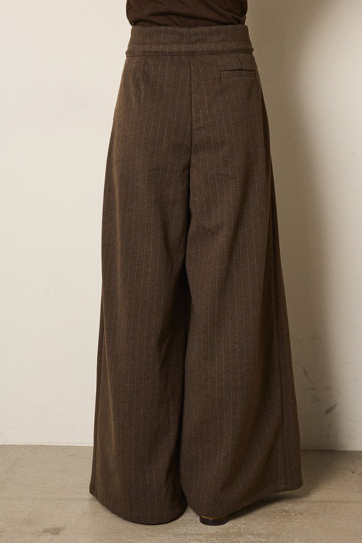 編みベルト付きピンストライプワイドパンツ