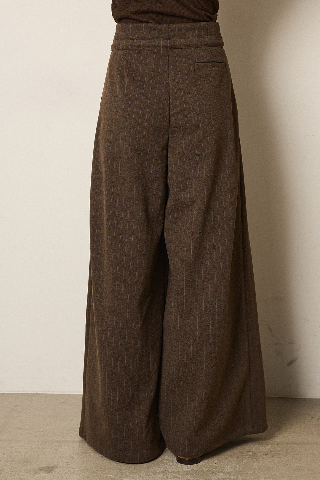 [SET]ボリューム編みニットプルオーバー+編みベルト付きピンストライプワイドパンツ(2set)