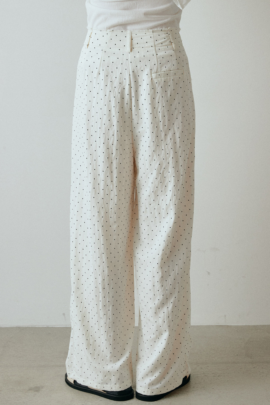 [SET]バックデザインレイヤードトップス+ミニドットワイドタックパンツ(2set)
