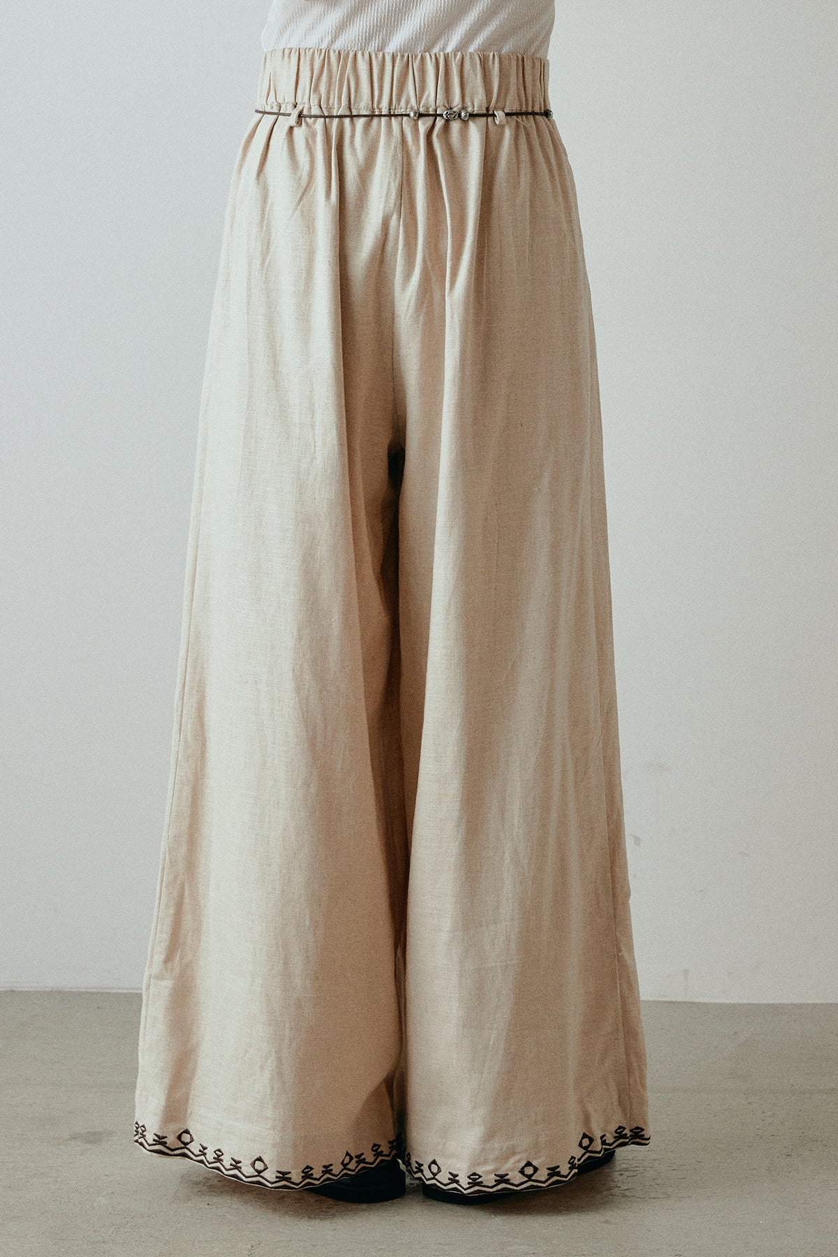 noremid ブラック刺繍ワイドパンツ 裾刺繍デザインワイドパンツ – ESICA