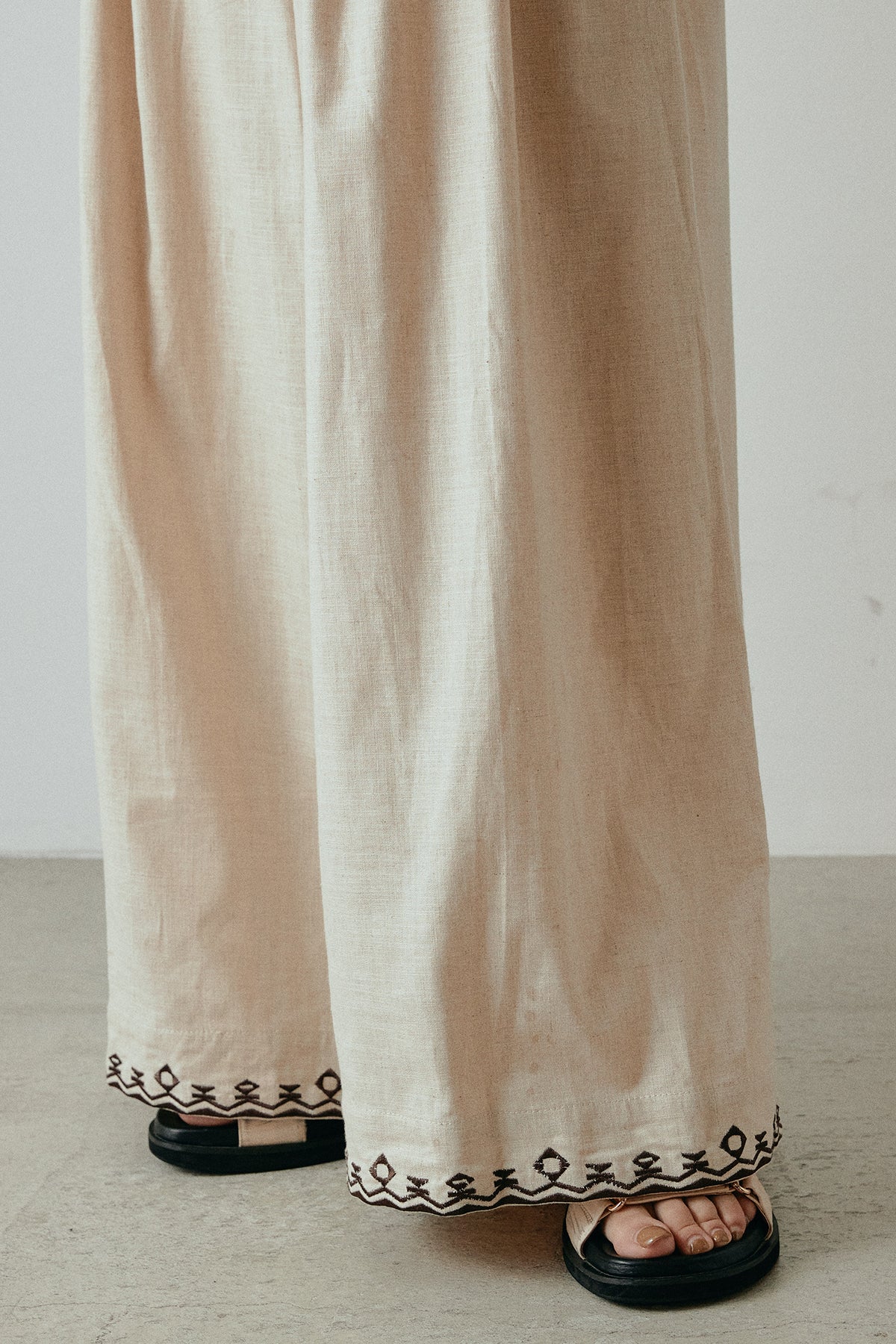 裾刺繍デザインワイドパンツ – ESICA