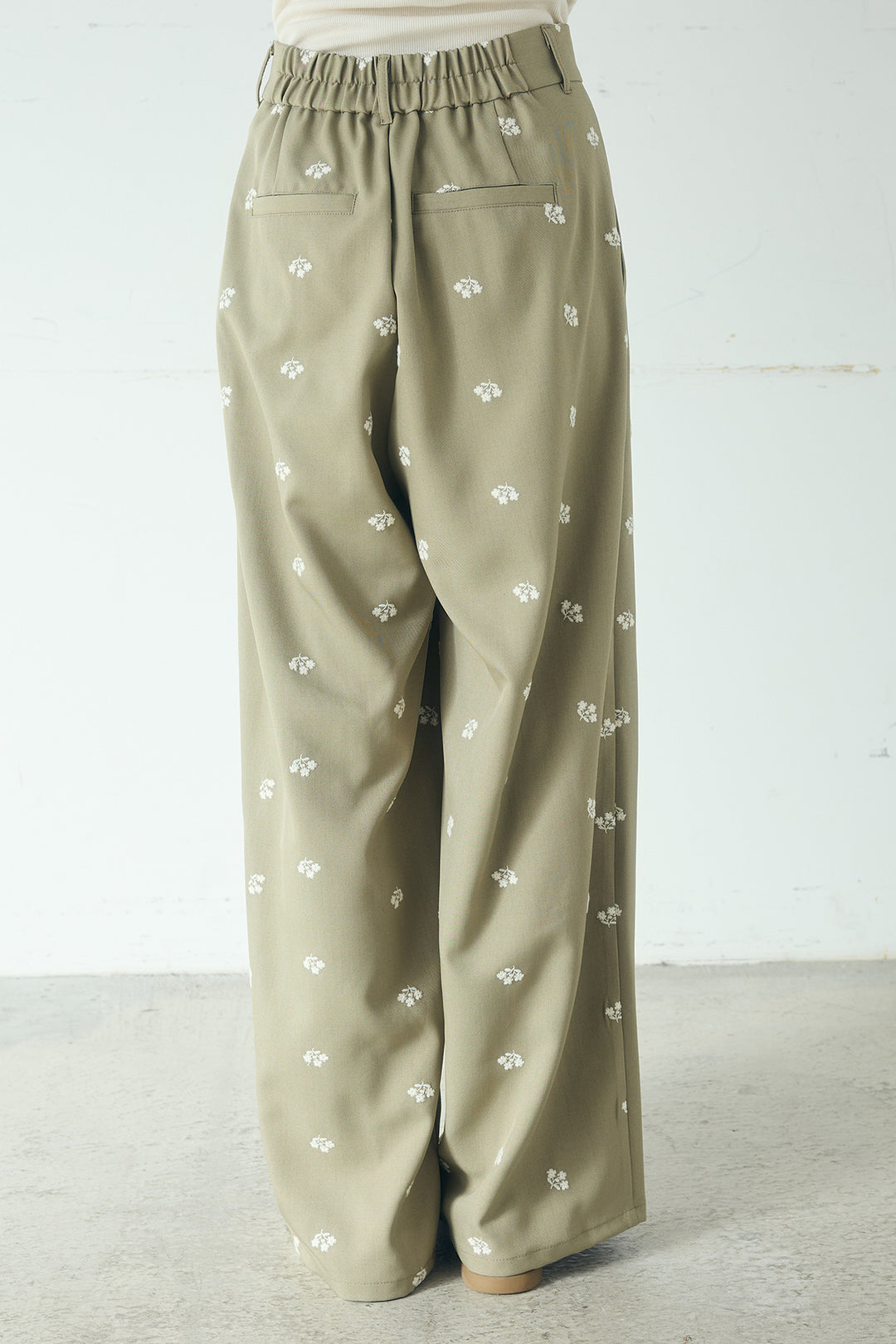[SET]ニュアンスウェーブ刺繍シアーチュールパンツ+花柄刺繍ツイルタックパンツ(2set)