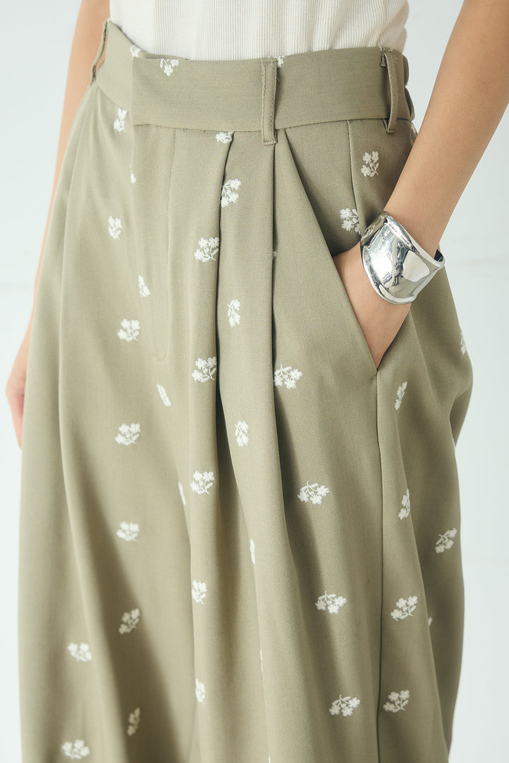 [SET]ノーカラーフロントギャザージップアウター+花柄刺繍ツイルタックパンツ+ニュアンスウェーブ刺繍シアーチュールパンツ(3set)