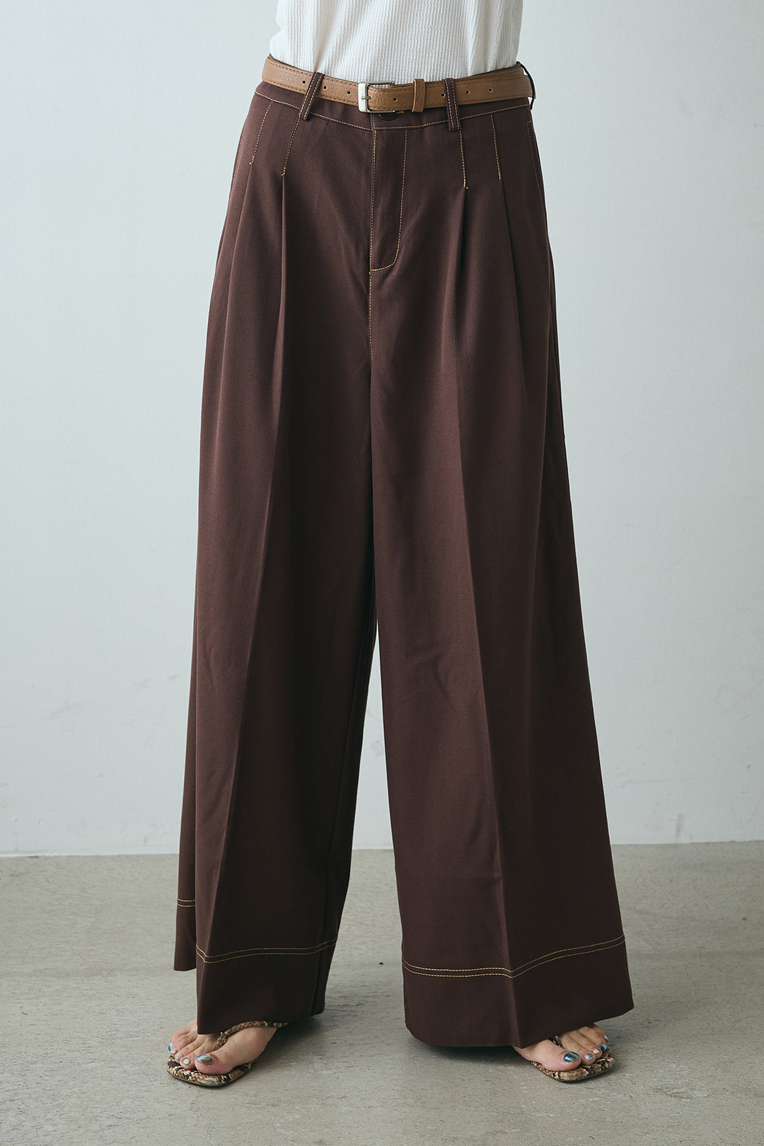 ステッチデザインベルトワイドパンツ