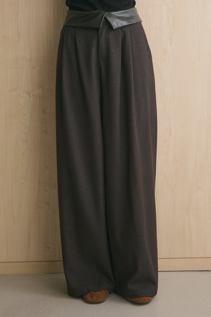 ウエストレザーライク折り返しワイドパンツ