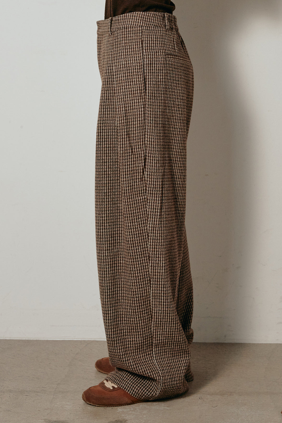 [SET]深Vネックチョウチョヤーンニットトップス+ガンクラブチェックタックパンツ(2set)