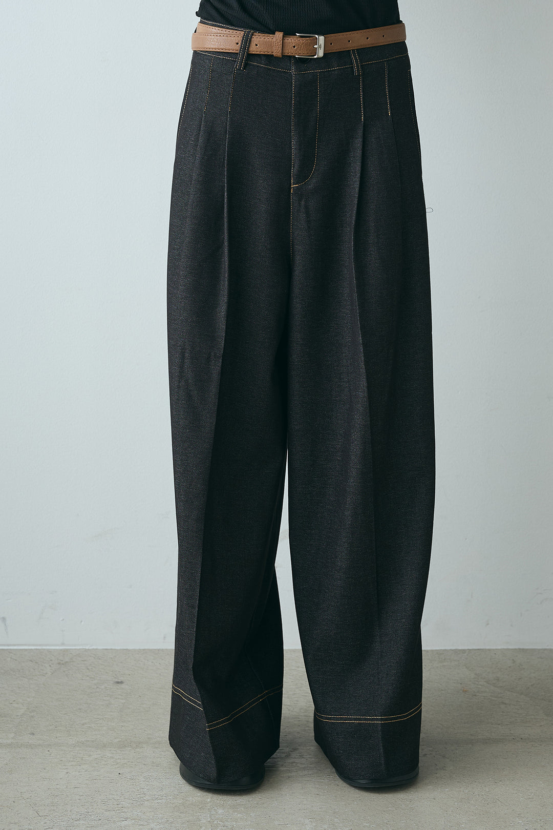 ステッチデザインベルトワイドパンツ