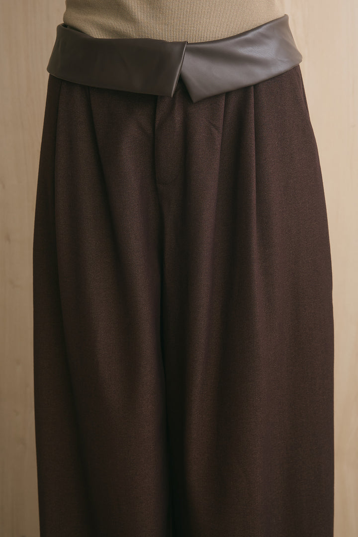 ウエストレザーライク折り返しワイドパンツ