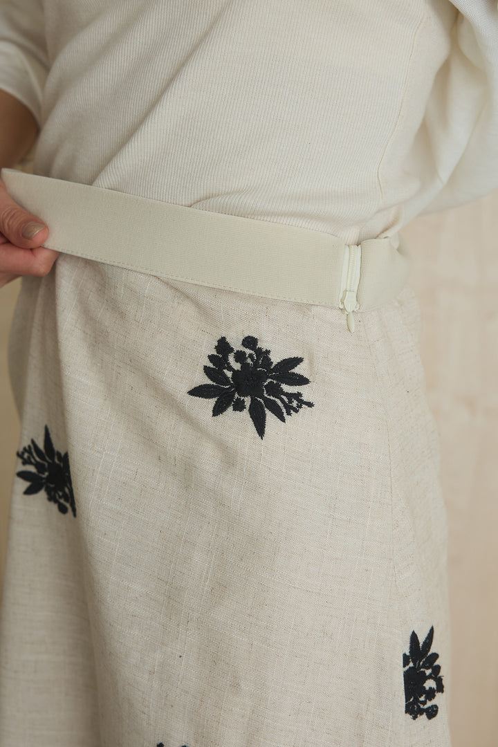 [SET]麻混襟付きトップス+レースコンビフラワー刺繍柄スカート(2set)