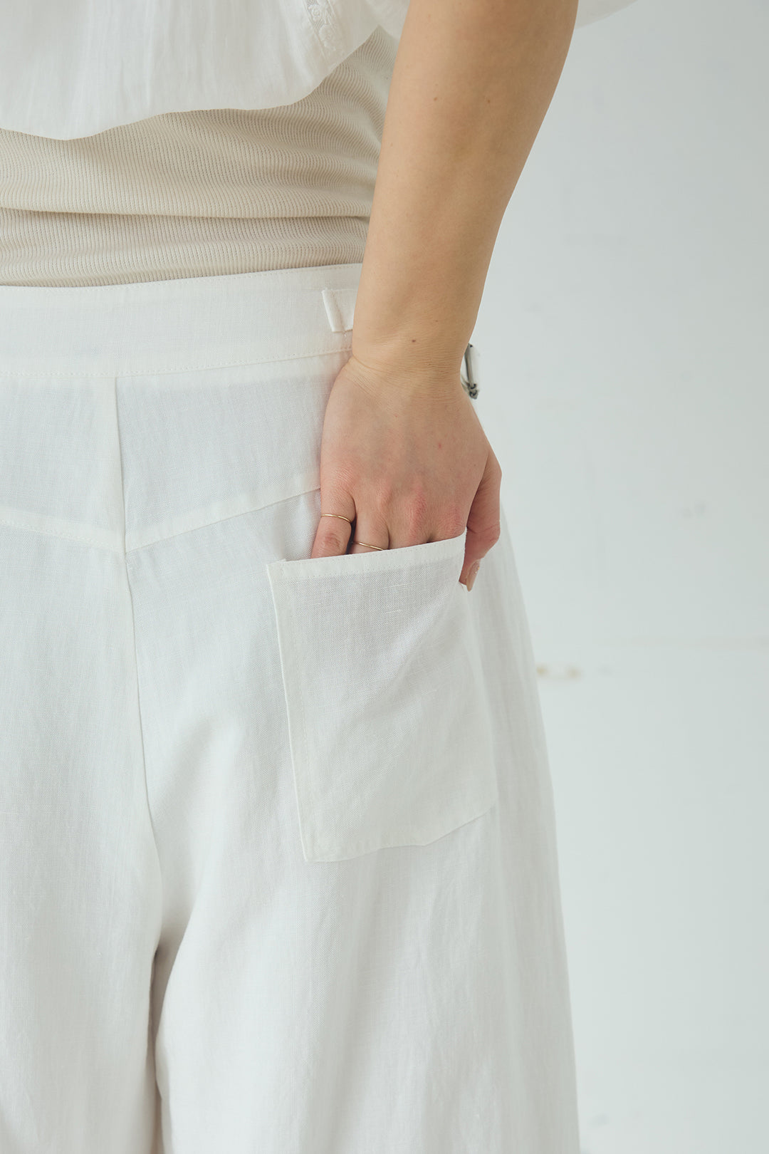 リネン混サイドベルトパンツ