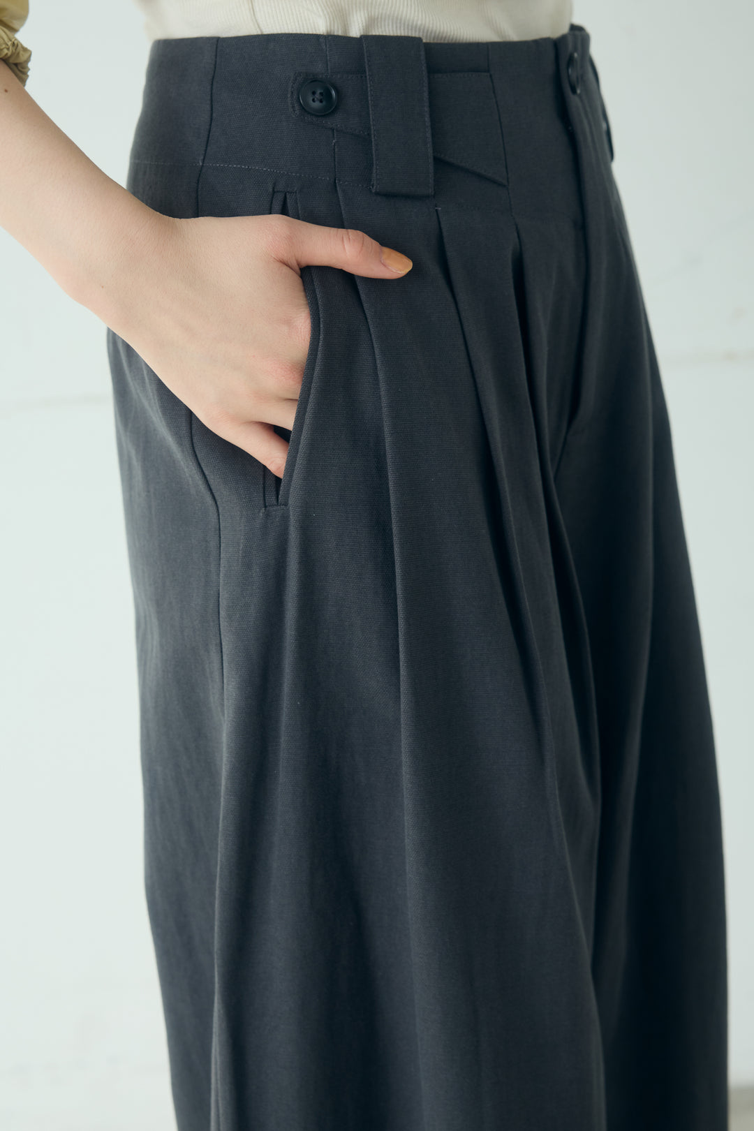 サイド調整ベルトタックパンツ