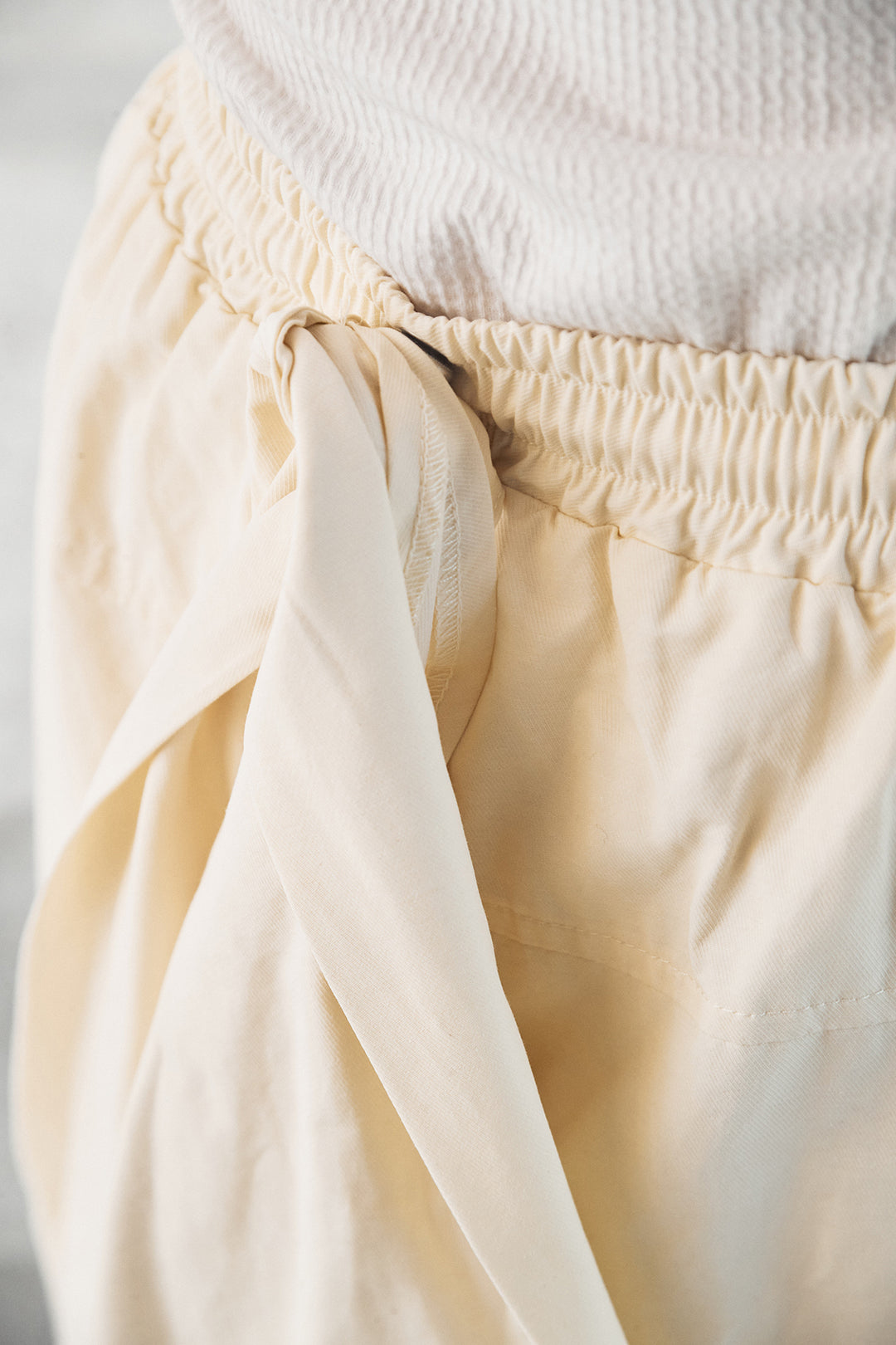 [SET]メッシュフリンジ切り替えプルオーバー+合繊ツイルスタンドウエスト巻きジョガーパンツ(2set)