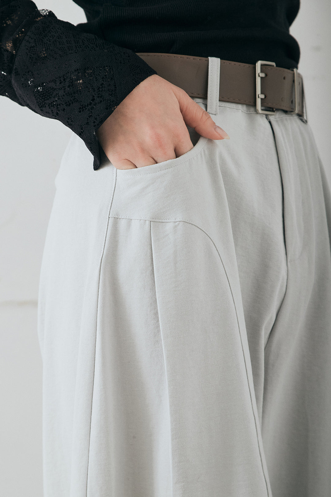 ベルト付きサイドタックワイドパンツ