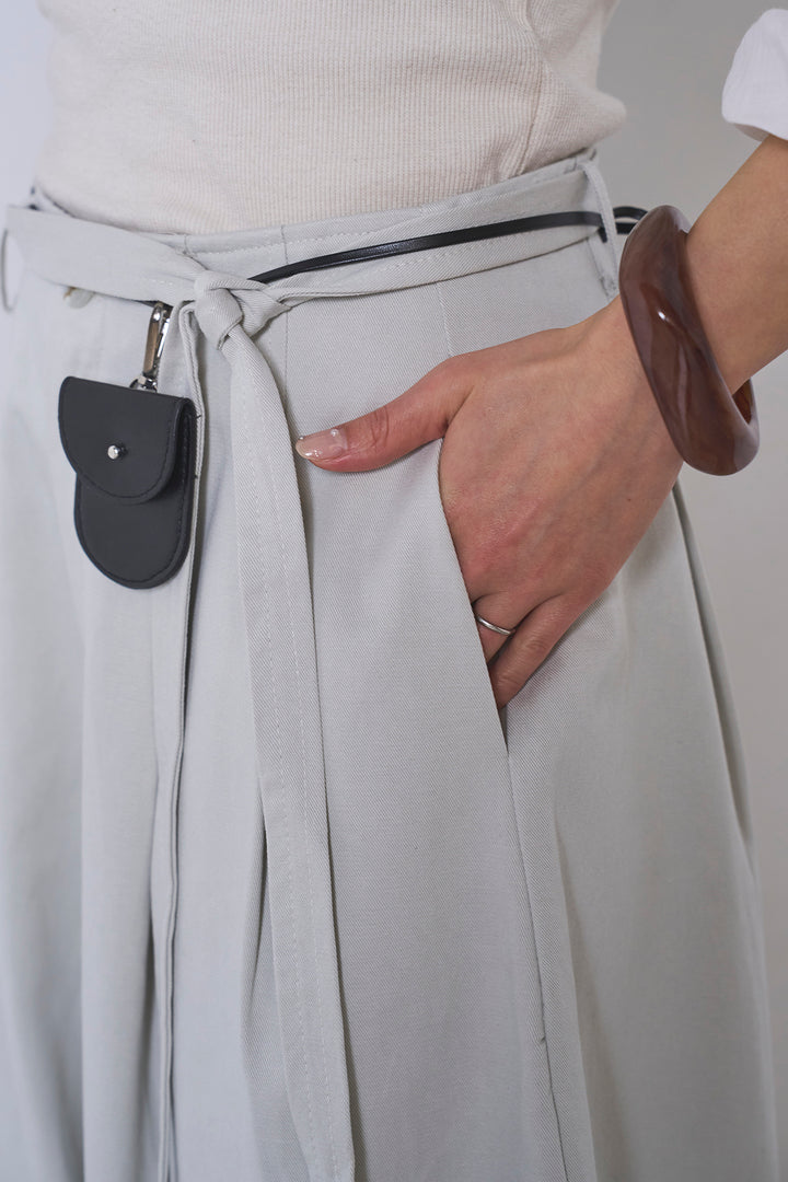 紐ベルト付きカーブワイドパンツ