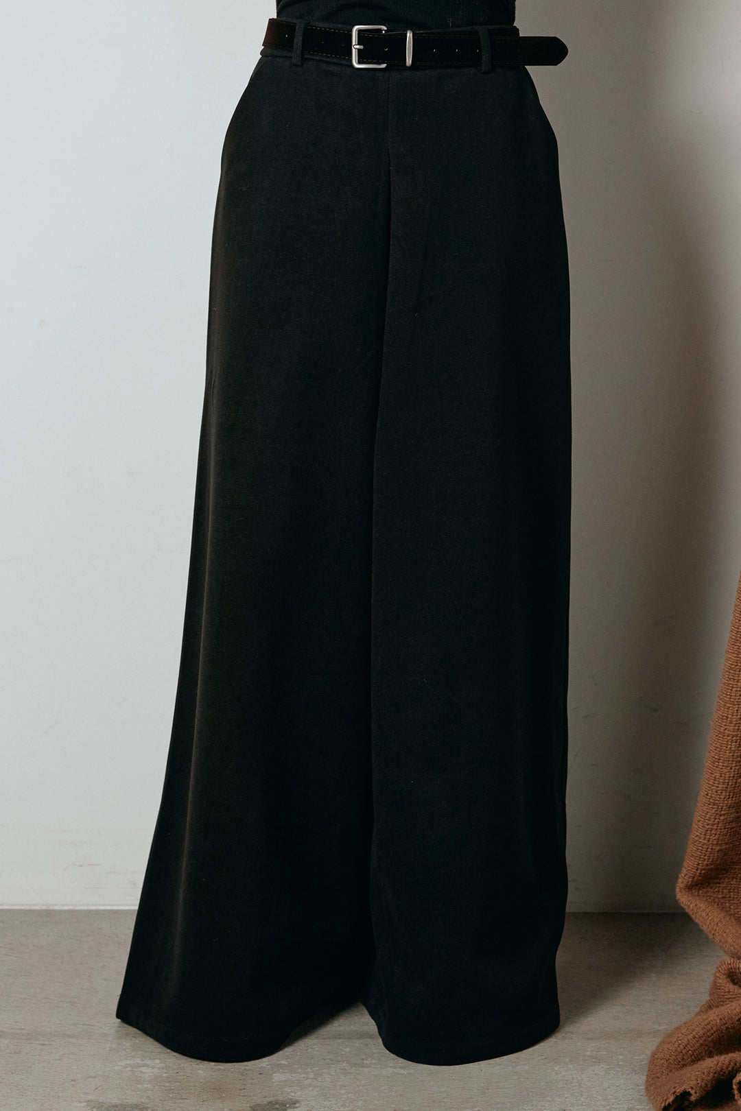 [SET]ケープデザインケーブルニットトップス+ベルト付きフロントタックデザインパンツ(2set)