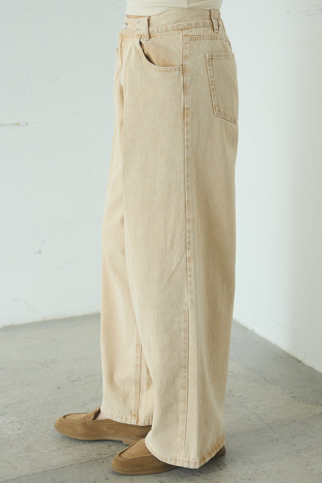 カラーデニムタックカーブパンツ