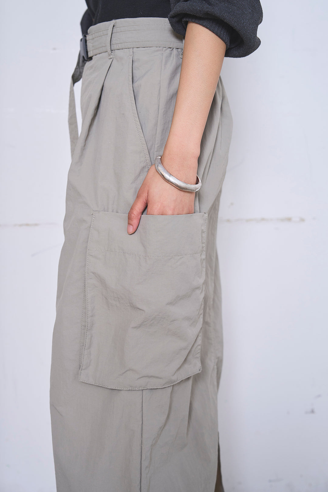 [SET]リサイクルポリニュアンス釦カーデ+撥水加工ナイロンスカート(2set)