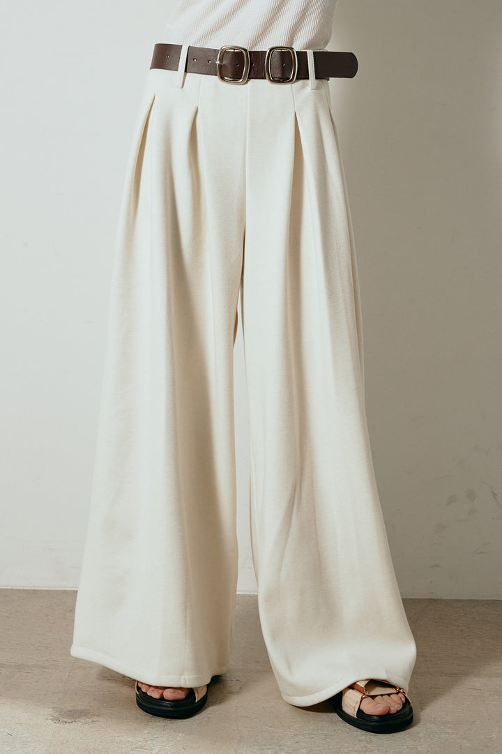 フェイクレザー太ベルト付きタックワイドパンツ