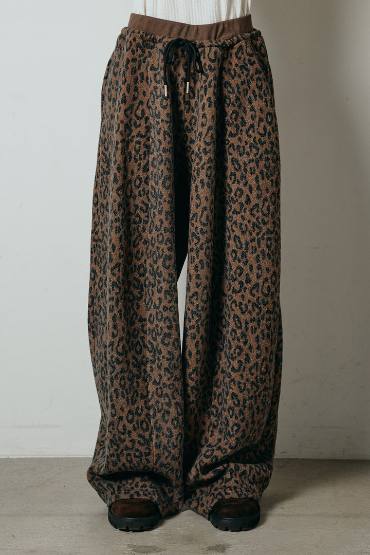 [SET]襟付きVネックニットトップス+リラックスレオパード柄ワイドパンツ(2set)