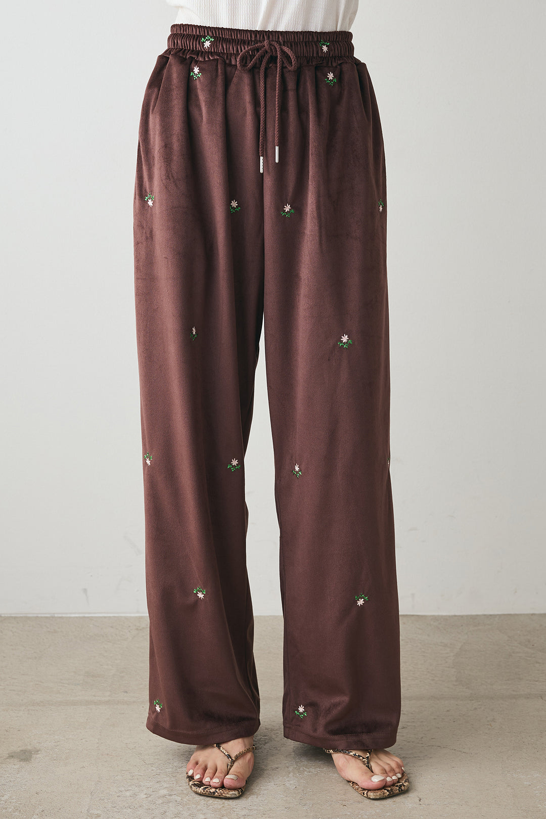 小花刺繍リラックスベロアパンツ