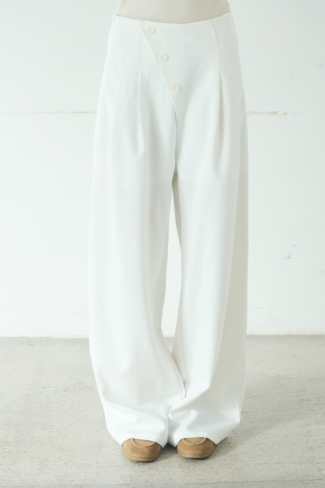 [SET]ニュアンスボータイブラウス+斜めボタンタック入りスラックス(2set)