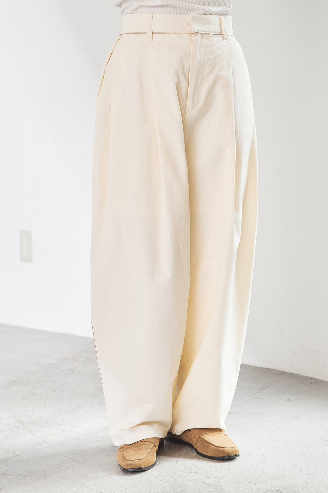 [SET]ナイロントレンチコート+合繊ツイルパイピングタックカーブパンツ+刺繍レースオーバーサイズシャツ(3set)