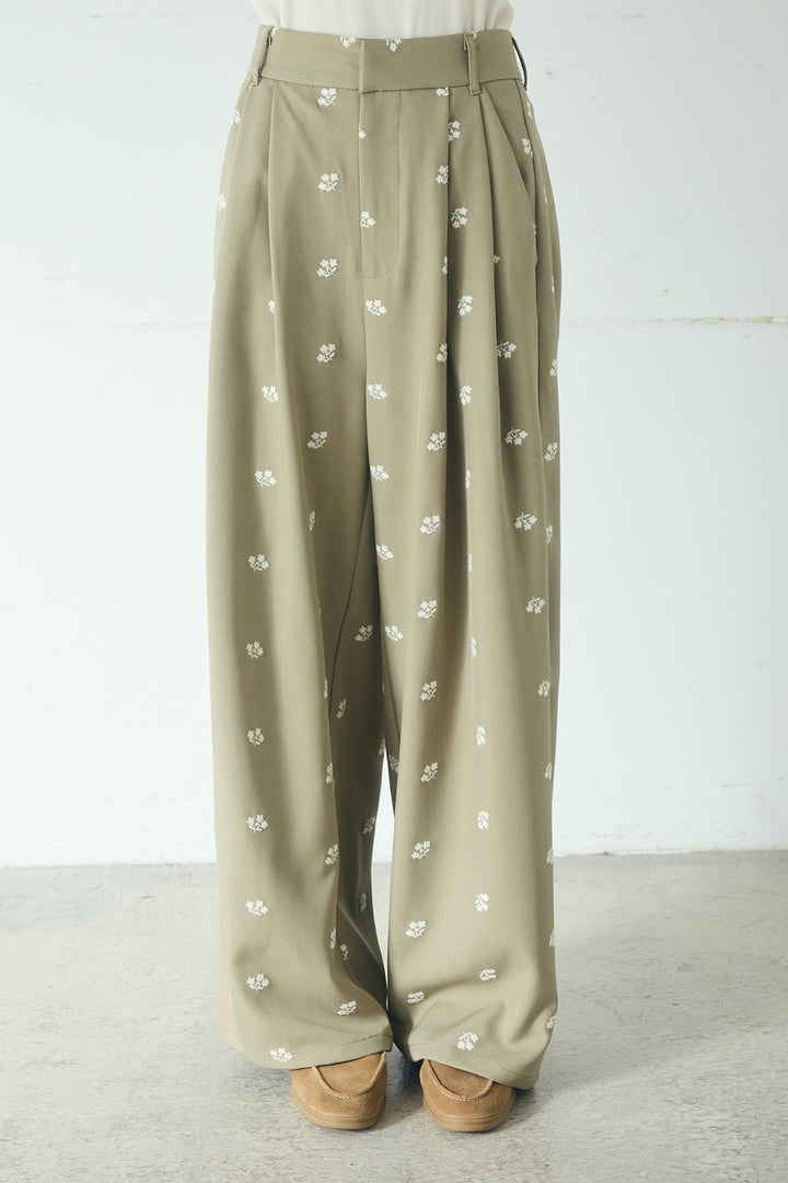 花柄刺繍ツイルタックパンツ