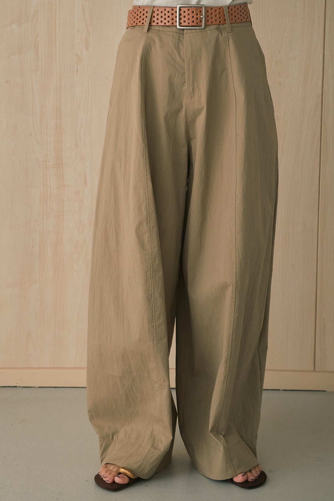 ホールベルト付きカーブワイドパンツ