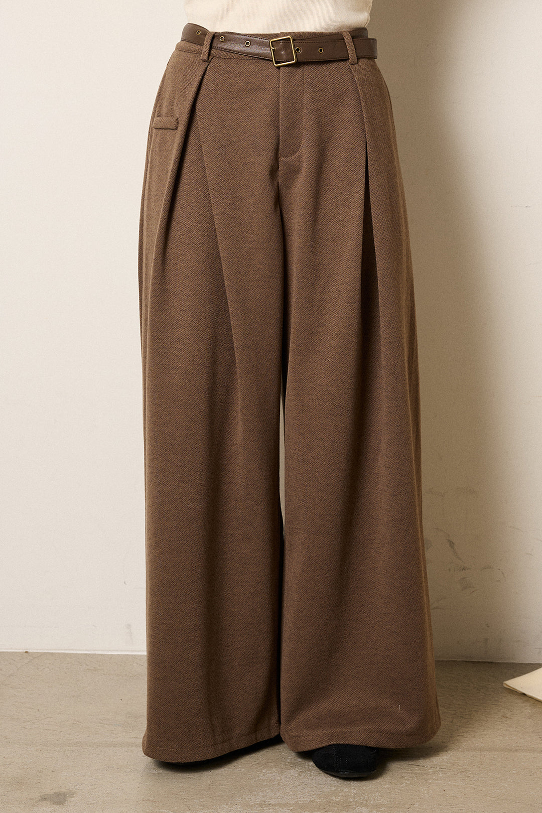 [SET]シャギークロスニットトップス+細ベルト付き起毛タックワイドパンツ(2set)