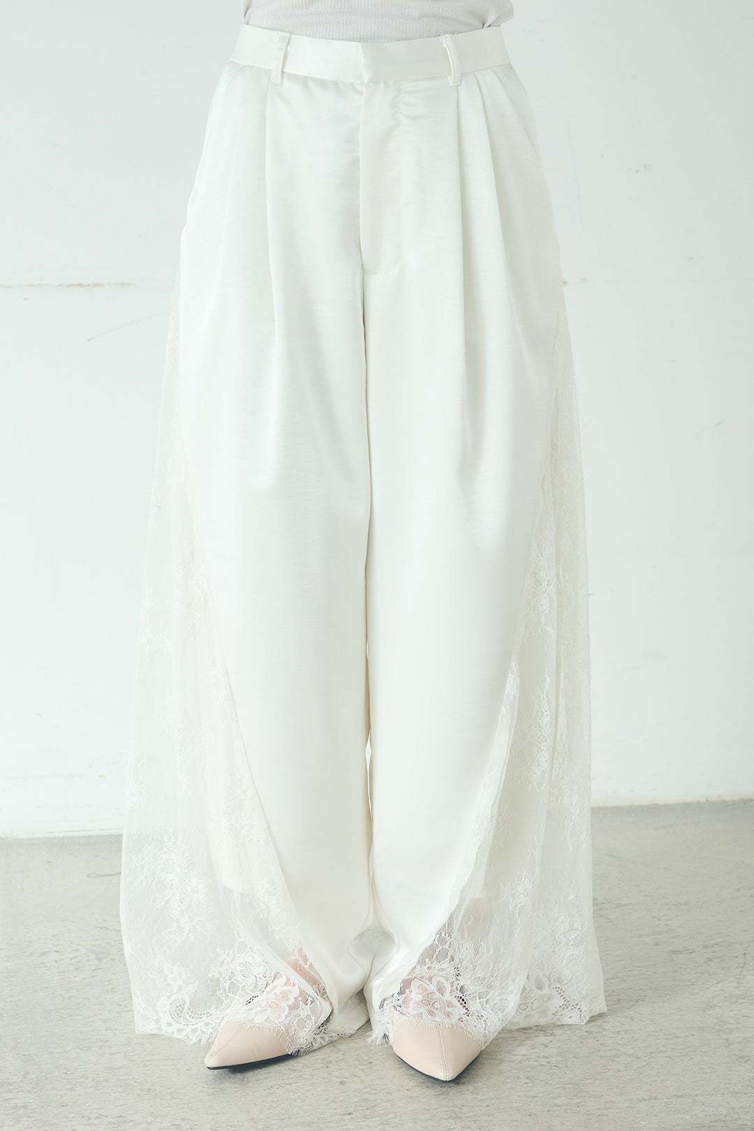 [SET]刺繍レースオーバーサイズシャツ+サテンレース切り替えタックパンツ(2set)