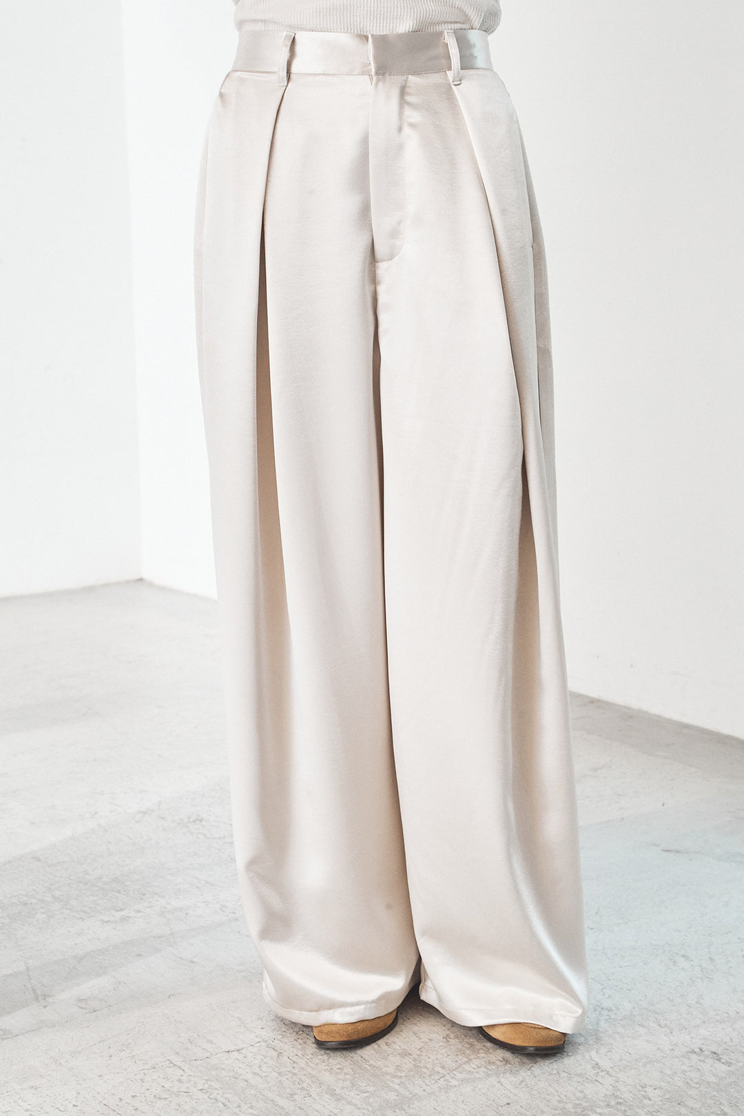 [SET]ケーブルVニットセーター+サテンタックワイドパンツ(2set)