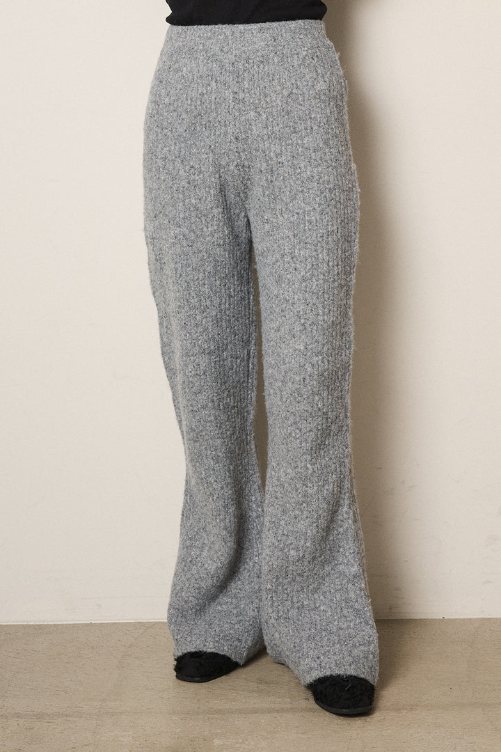 [SET]ルーズVネックボーダーニットトップス+レースドッキングサテンキャミソール+杢ニットリブフレアパンツ(3set)