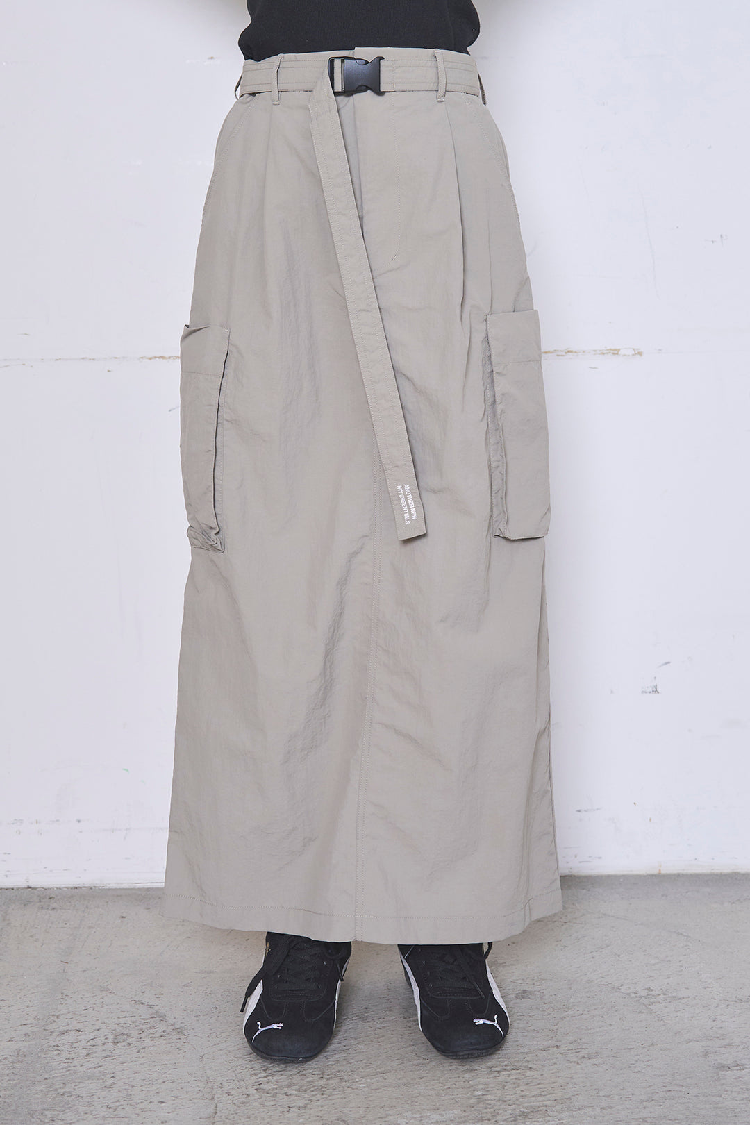 [SET]リサイクルポリニュアンス釦カーデ+撥水加工ナイロンスカート(2set)