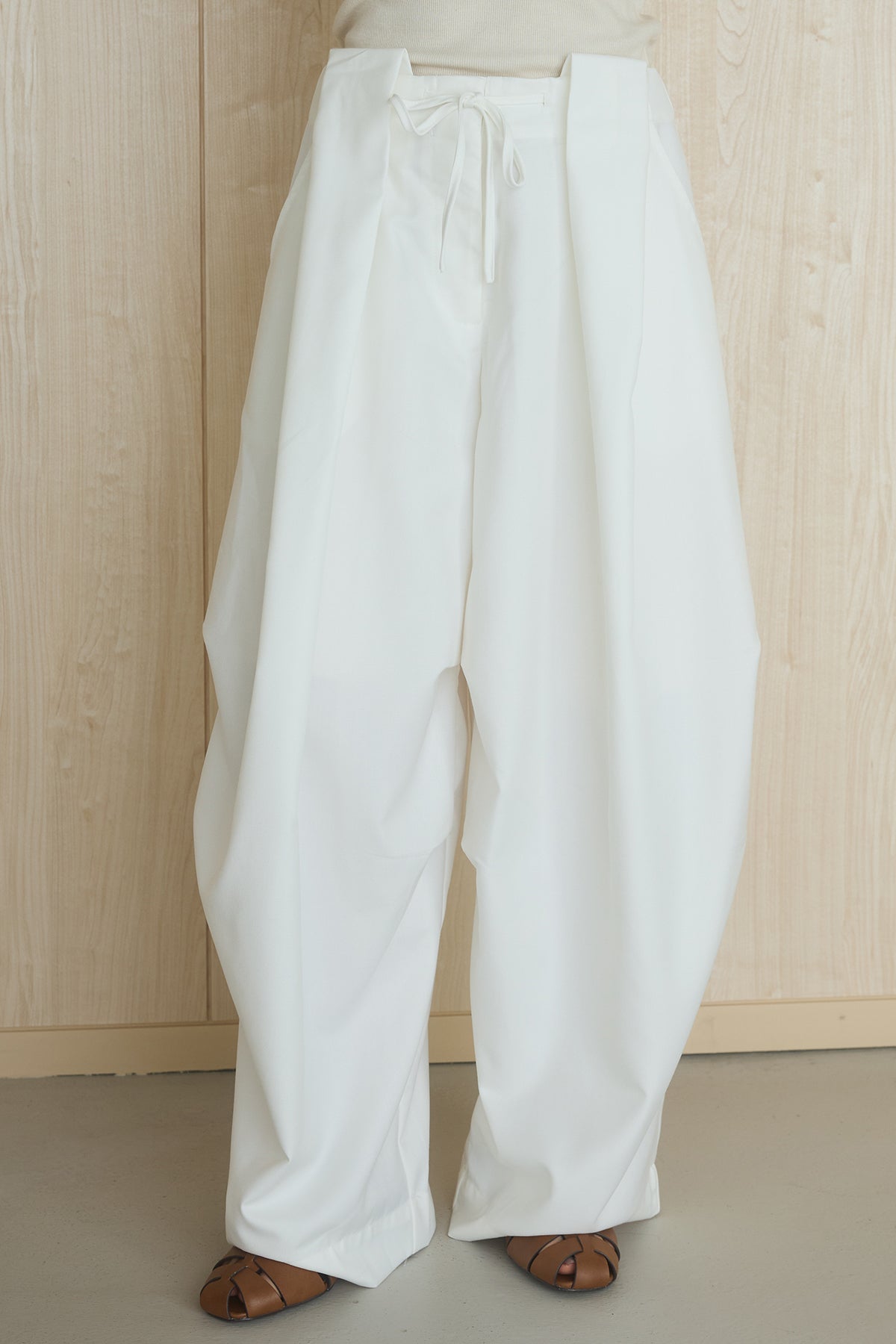 エシカ　ESICA 【正規品】ベルトループワイドパンツ　【新品未使用】 ベルトループワイドパンツ – ESICA