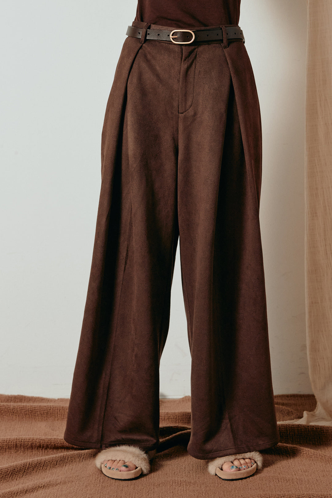 フェイクスエードタックパンツ