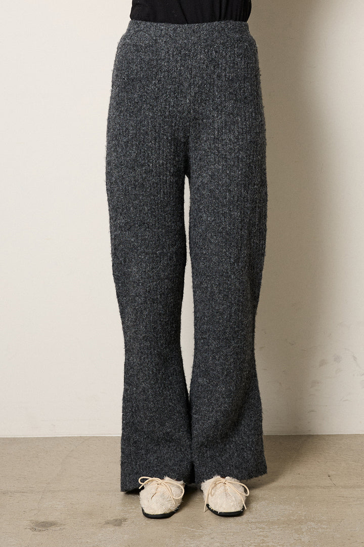 [SET]ルーズVネックボーダーニットトップス+レースドッキングサテンキャミソール+杢ニットリブフレアパンツ(3set)