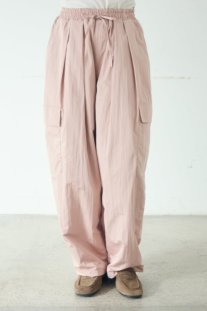 [SET]スポンディッシュBIGボタンクルーネックカーディガン+撥水ジョガーパンツ+ブロード切り替えぺプラムタンク(3set)