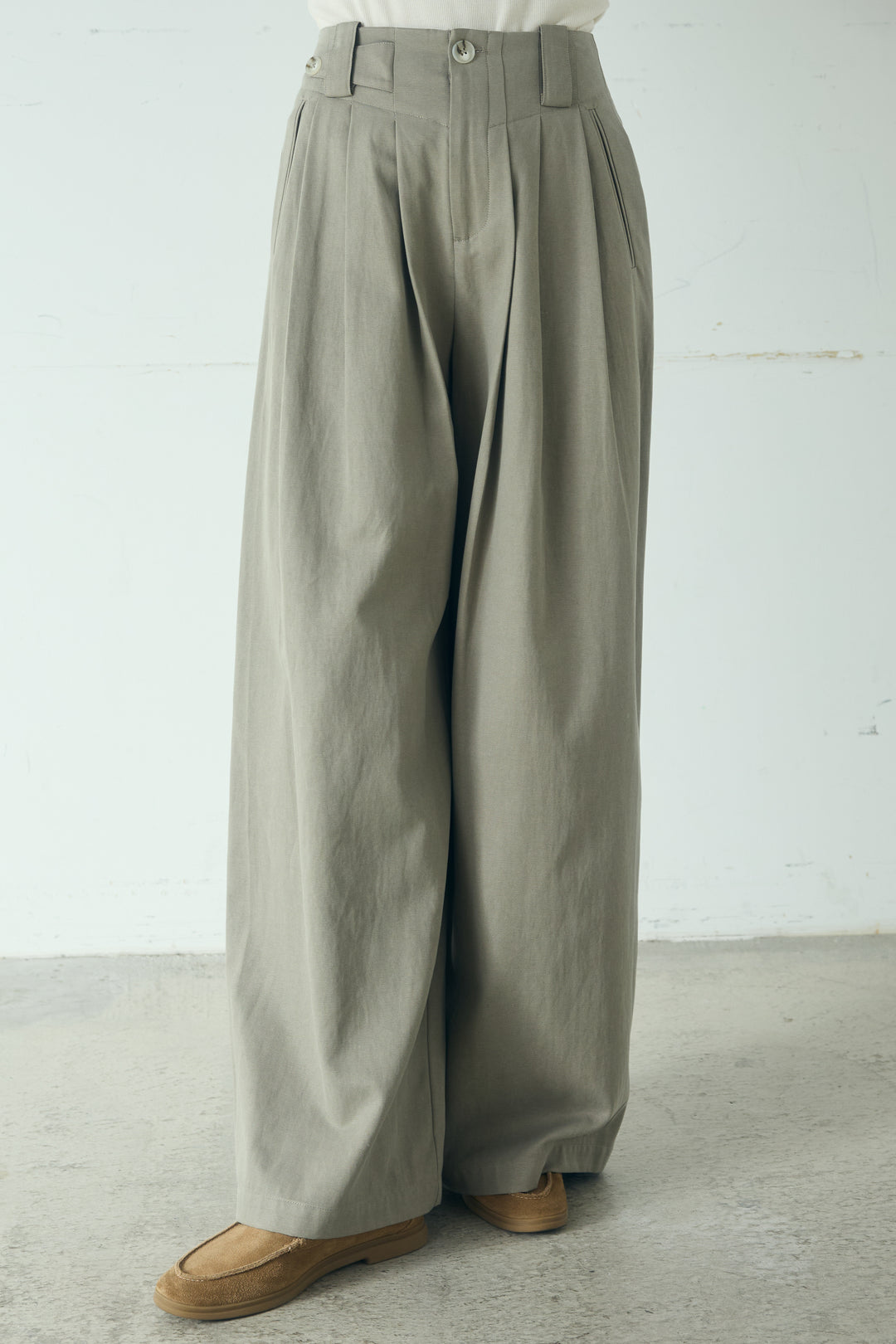 サイド調整ベルトタックパンツ