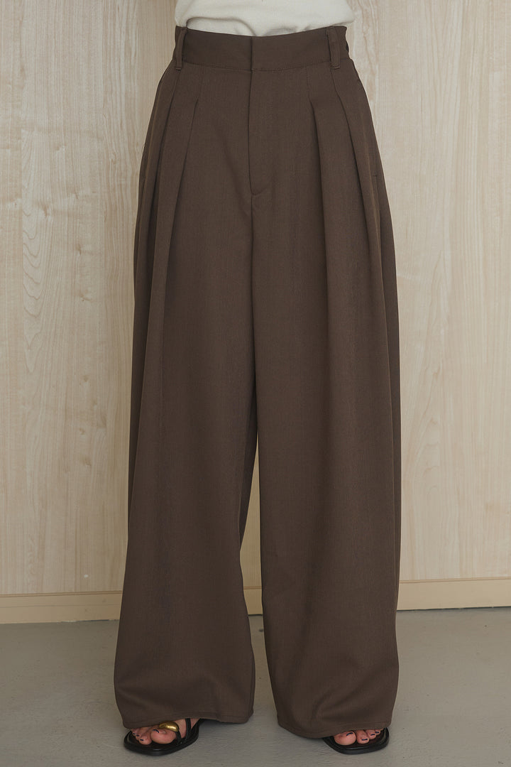 クレープデシンタックワイドパンツ
