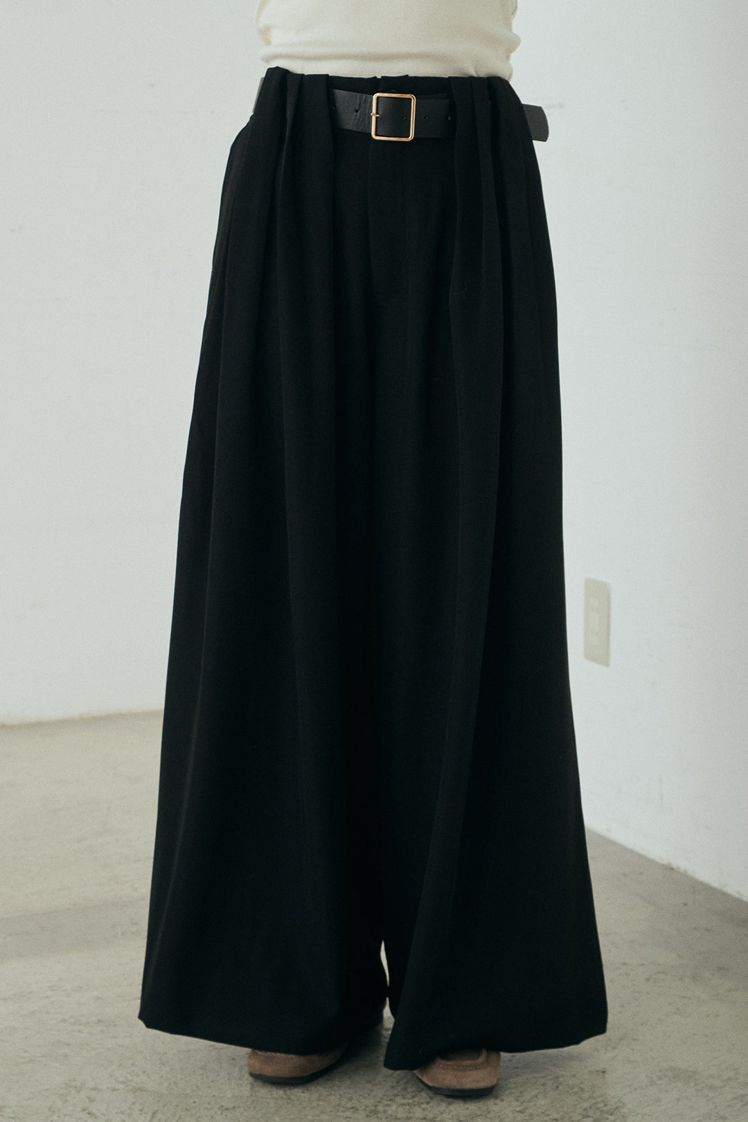 ベルト付きタックデザインハイウエストロングパンツ