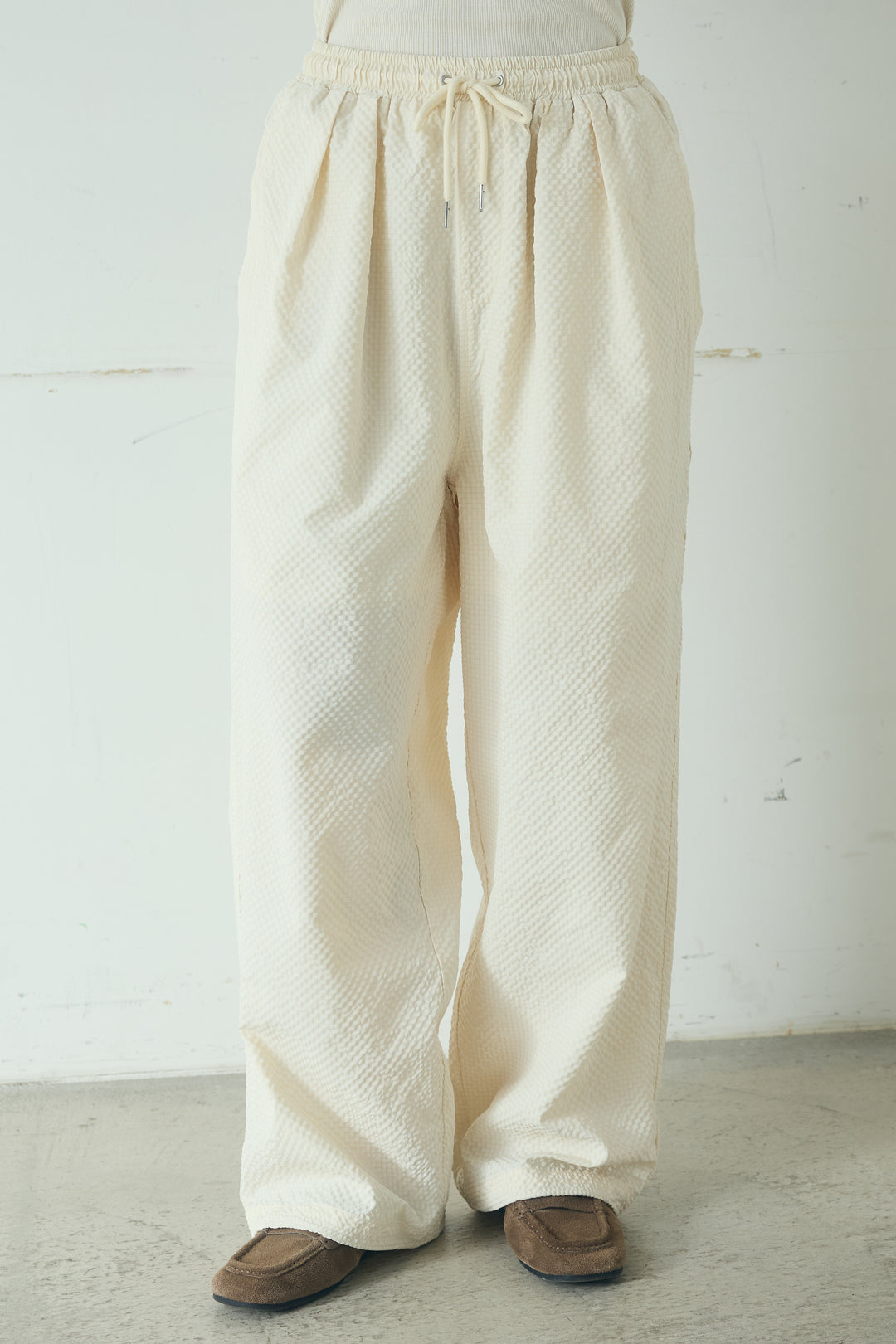 [SET]メッシュ編みビスチェセットVネックプルオーバー+カラーデニムタックカーブパンツ(2set)