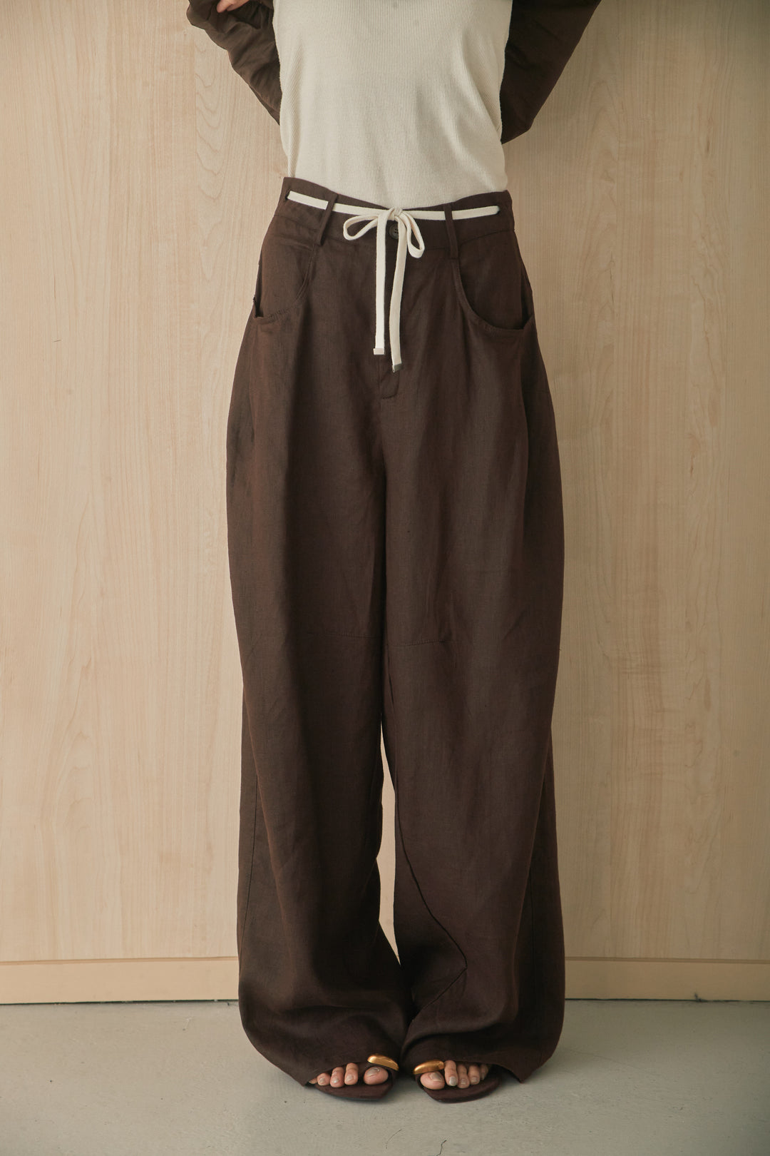 [SET]立体ショルダーヘムバルーンブラウス+異素材ベルト付きワイドパンツ(2set)