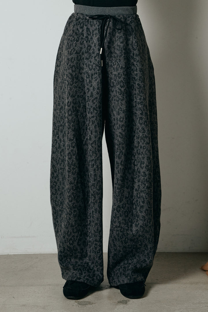 [SET]襟付きVネックニットトップス+リラックスレオパード柄ワイドパンツ(2set)