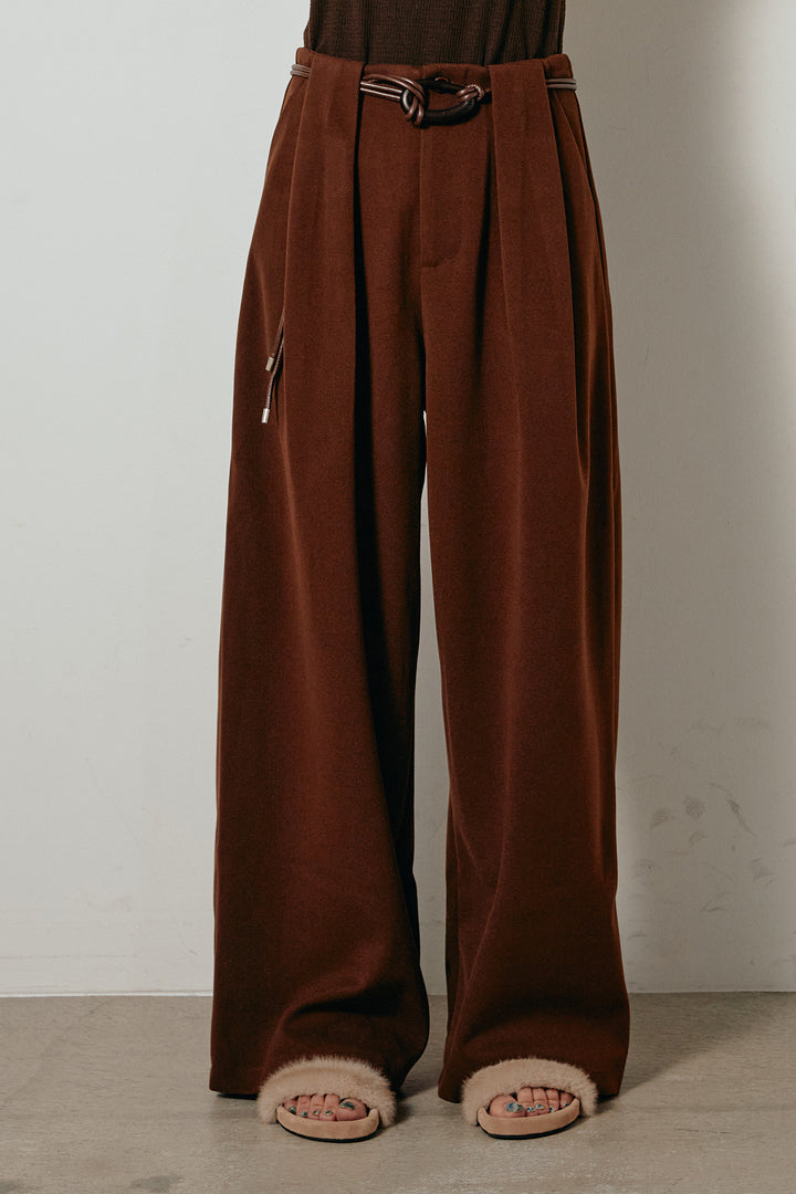 [SET]深Vネックチョウチョヤーンニットトップス+細フェイクレザーベルト付きワイドタックパンツ(2set)