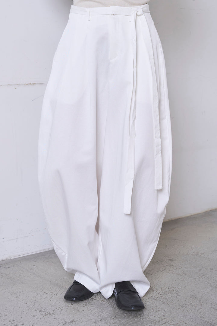 紐ベルト付きカーブワイドパンツ