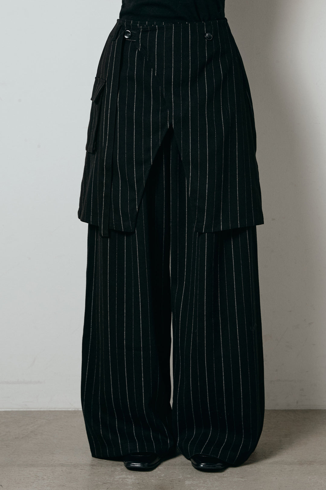 [SET]襟付きレイヤードニットトップス+細ストライプレイヤードデザインパンツ(2set)