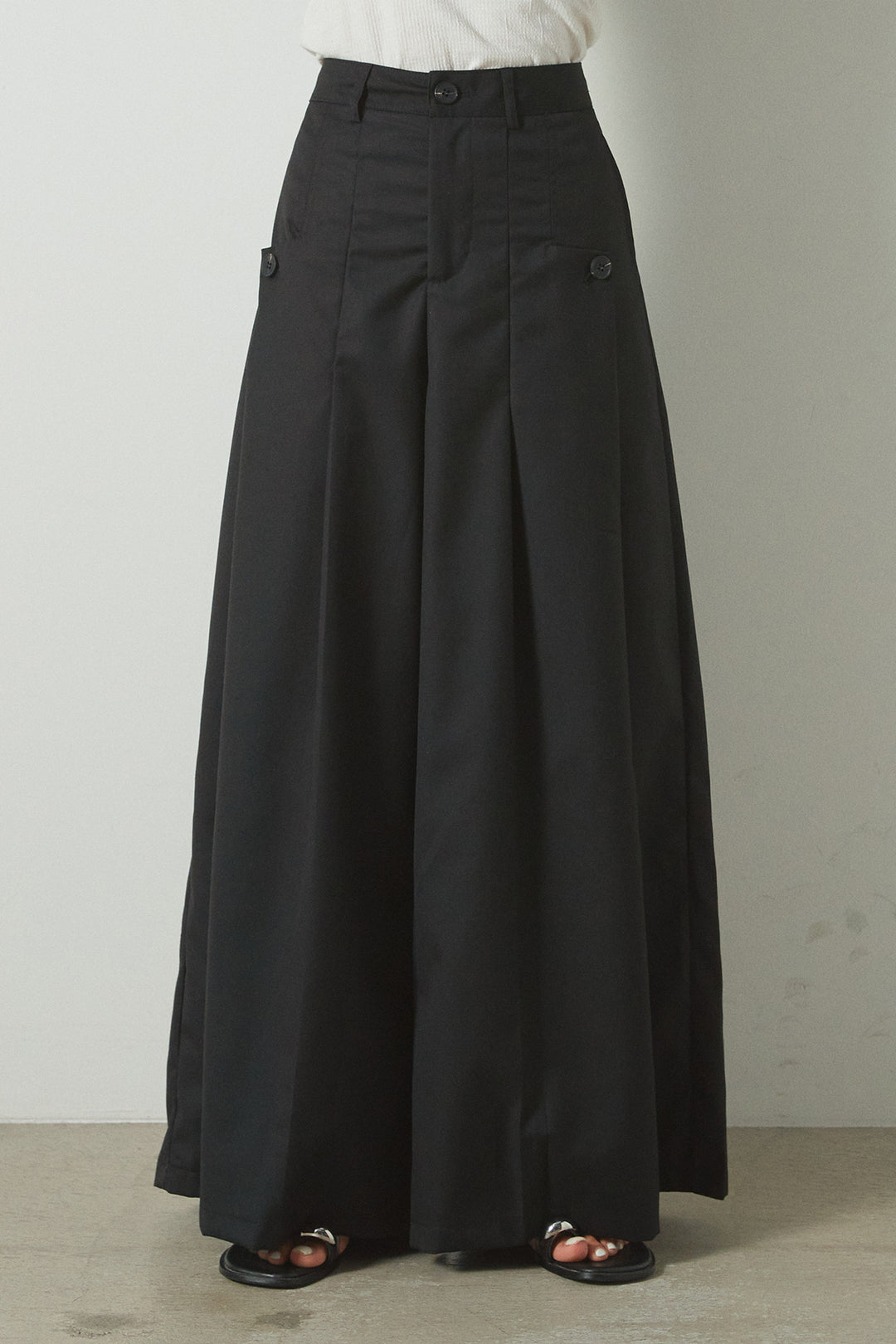 サイドボタンタックワイドパンツ